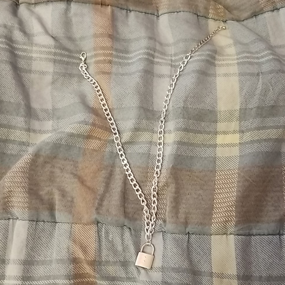 Padlock necklace in silver